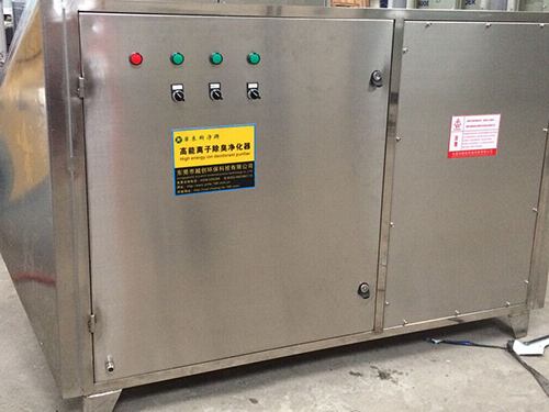 　　電子廠廢氣凈化采用光氧<a href='http://41122.cn/products/chuchen/jh/gongyefeiqichuli/' target='_blank' title='廢氣處理設(shè)備' ><strong>廢氣處理設(shè)備</strong></a>如何  　　關(guān)鍵詞：電子廠廢氣凈化，光氧<a href='http://41122.cn/products/chuchen/jh/gongyefeiqichuli/' target='_blank' title='廢氣處理設(shè)備' ><strong>廢氣處理設(shè)備</strong></a>  　　電子廠廢氣處理一般采用什么廢氣處理設(shè)備？  　　光催化氧化法：采用C波段（僅次于切割不銹鋼的激光，強(qiáng)于氬弧焊光源的數(shù)十倍強(qiáng)度）在設(shè)備內(nèi)，強(qiáng)裂解惡臭物質(zhì)分子鏈，改變物質(zhì)結(jié)構(gòu)，將高分子污染物質(zhì)，裂解、氧化成為低分子無害物質(zhì)，如水和二氧化碳等；