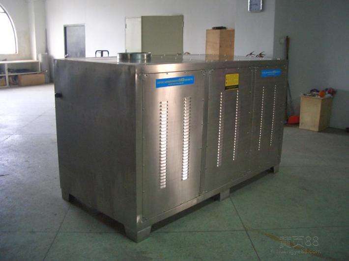 光解除臭模塊可根據(jù)風(fēng)量及氣體濃度的大小，靈活配置光解氧化模塊的個(gè)數(shù)，采用抽屜式插拔安裝形式，配件統(tǒng)一，安裝及維護(hù)方便。備件可在線維護(hù)和更換，方便靈活。