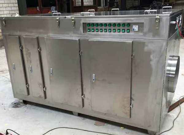 UV光解設(shè)備，是廢氣處理中比較常見的設(shè)備之一，成本低，占地面積小，能有效除臭。