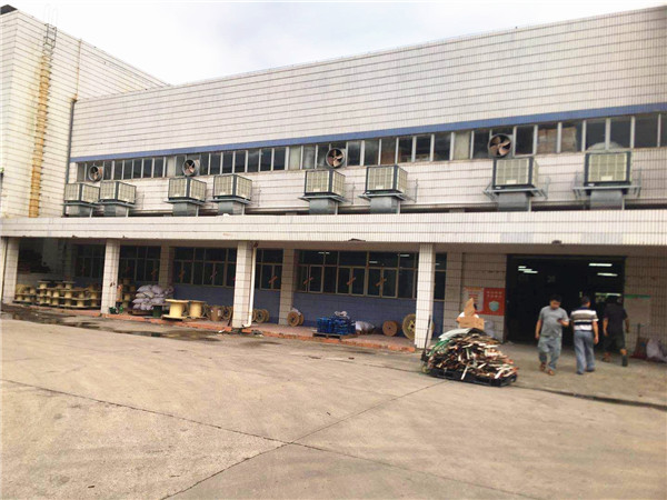  工廠降溫通風(fēng)方案，作用與裝置環(huán)?？照{(diào)的規(guī)劃計(jì)劃是有著很大的相關(guān)的，規(guī)劃廠房降溫必需要懂得怎么核算車間內(nèi)的換氣次數(shù)辦法以及車間內(nèi)該怎么匹配適宜的環(huán)?？照{(diào)的數(shù)量功率巨細(xì)等，亦或是車間是合適崗位降溫仍是全體降溫。